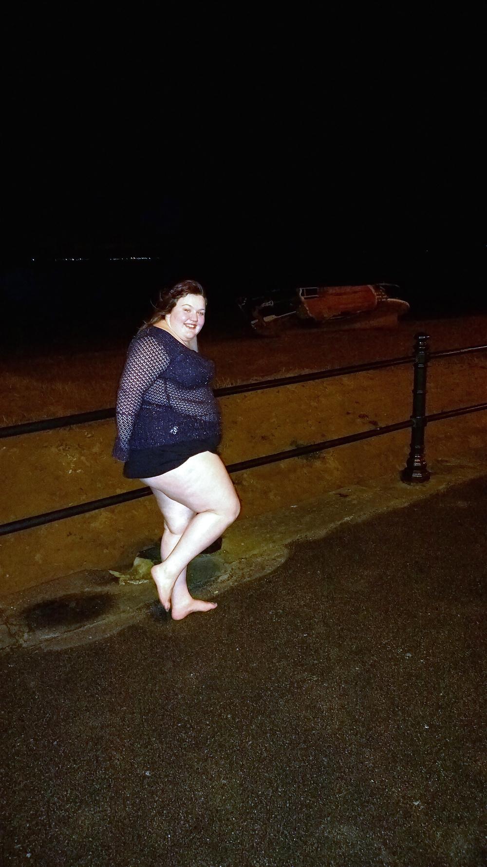 9P Tim Tess 16 Hairy BBW after hours on the pavement