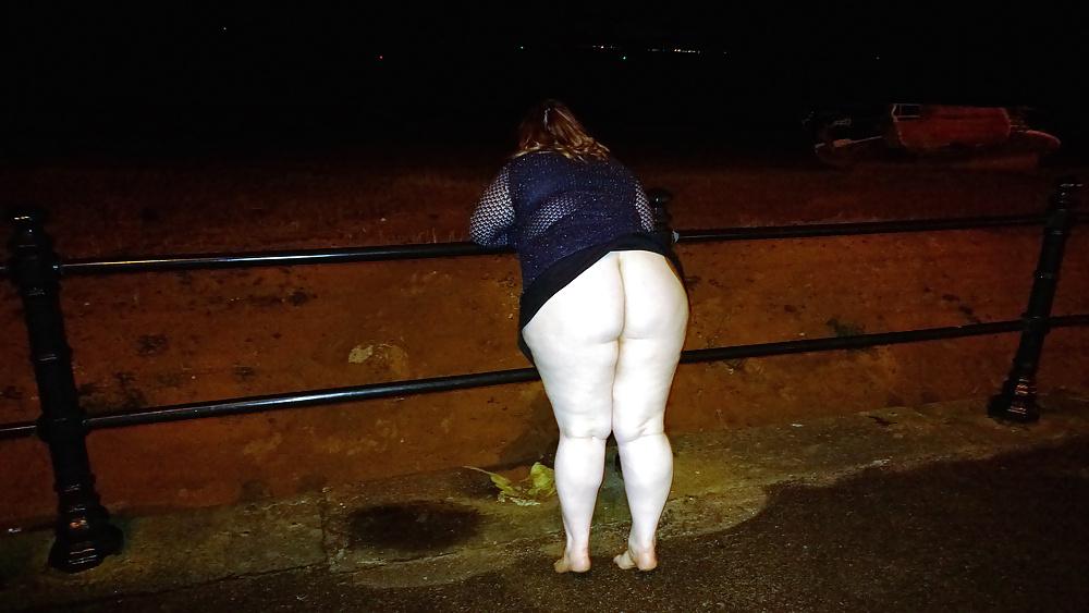 9P Tim Tess 16 Hairy BBW after hours on the pavement