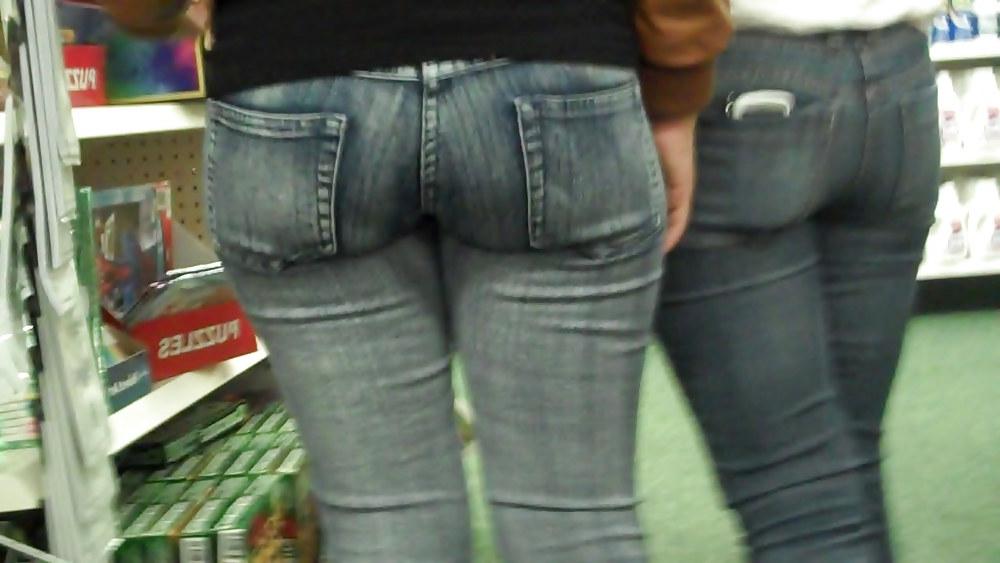 17P Her ass and butt are looking good 