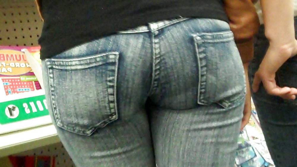 17P Her ass and butt are looking good 