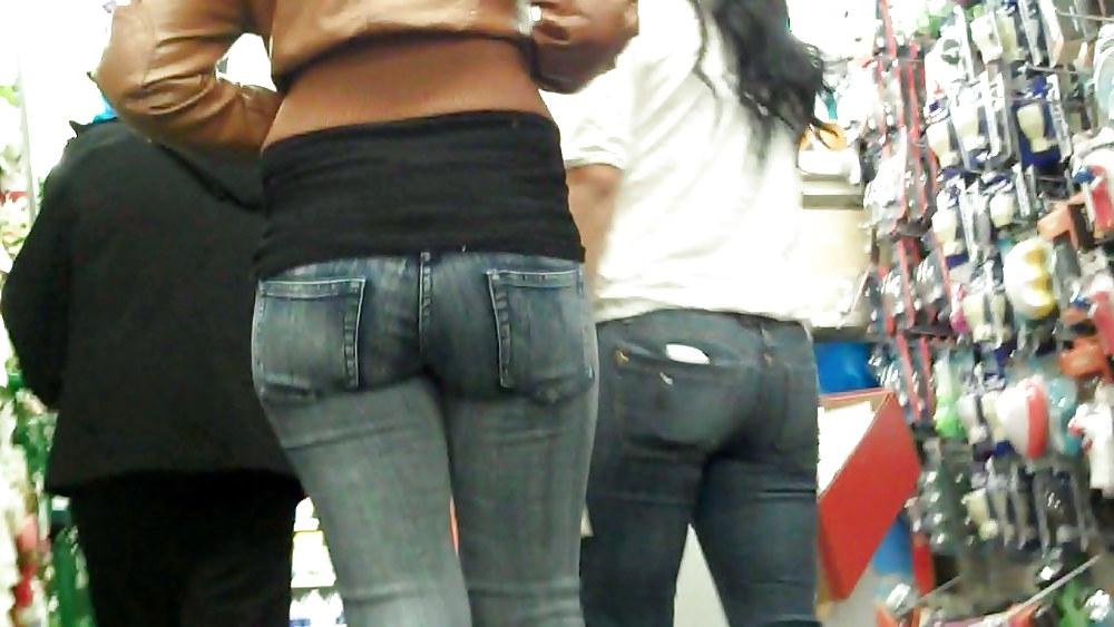 17P Her ass and butt are looking good 