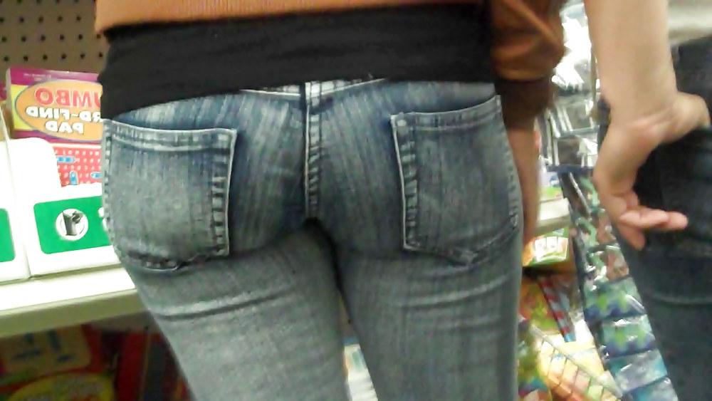 17P Her ass and butt are looking good 