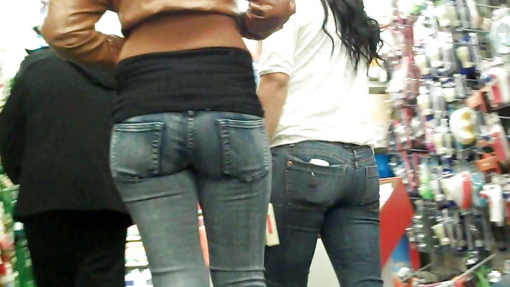 17P Her ass and butt are looking good 
