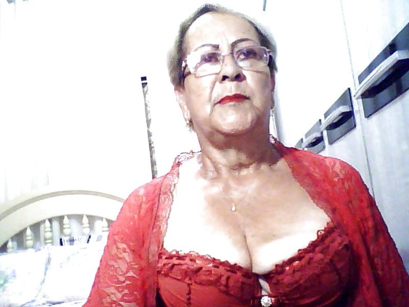25P Amateur clothed grannies