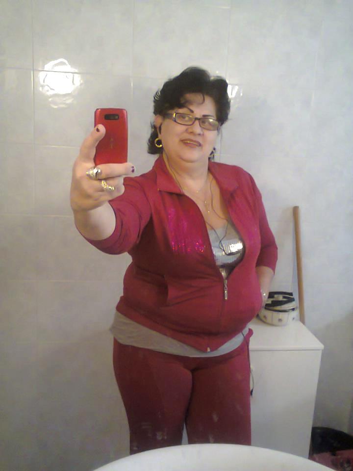 25P Amateur clothed grannies