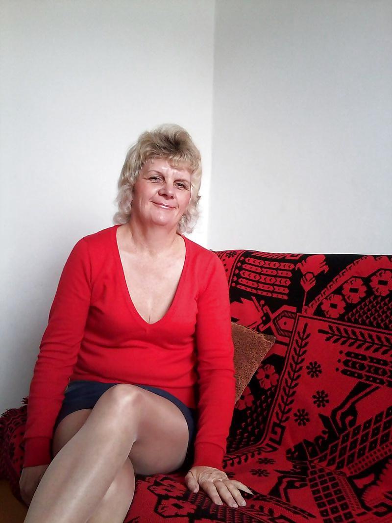 25P Mature Ladies