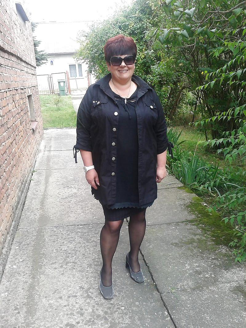 25P Mature Ladies