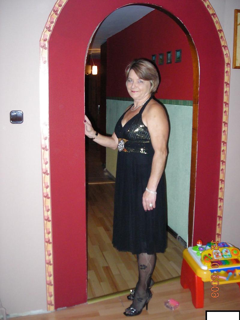 25P Mature Ladies