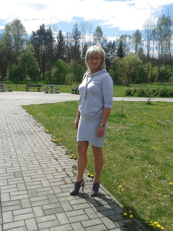 25P Mature Ladies