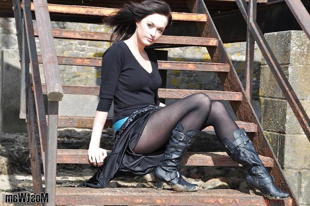 20P Beine, Hintern, Nylons, Roecke, Stiefel 9