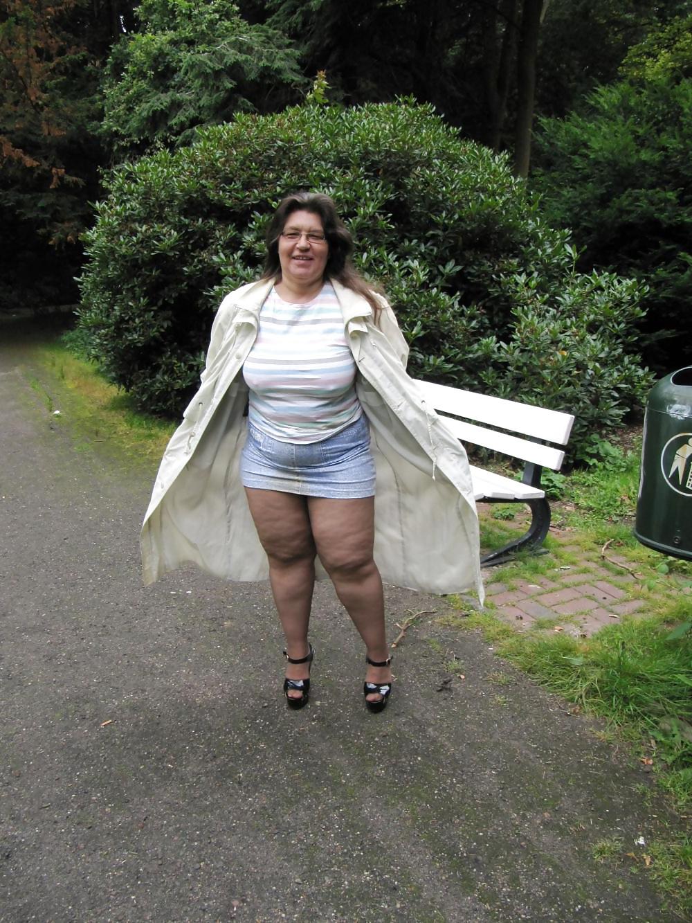 6P Full thighs in the mini Minirock Martina