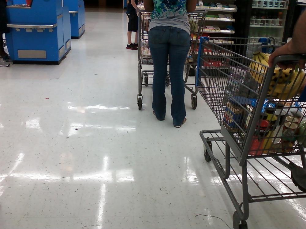 7P Hot black girl with nice ass.