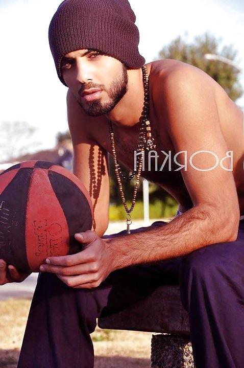 25P Especial Omar Borkan Al Gala