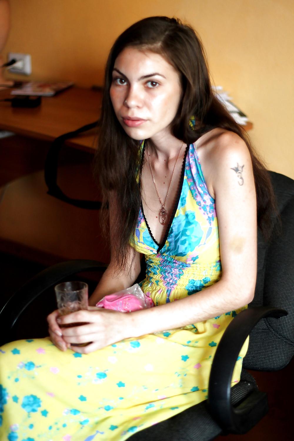 25P Russian 24 years old girl Katya poses sucking cock