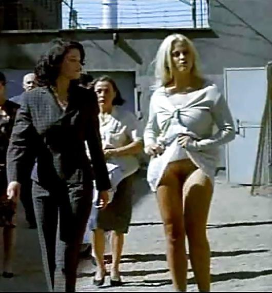 14P Celebs upskirt kommis bitte