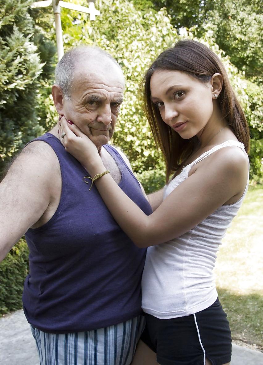 22P Tiny grandpa is very lucky