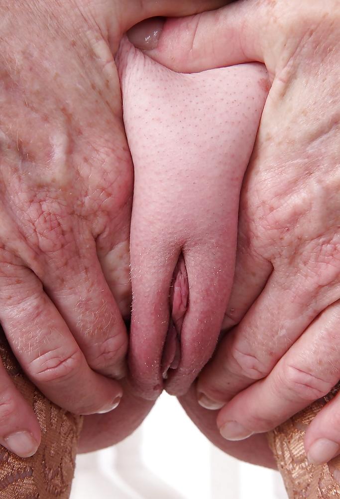 6P CLOSE-UP PICS OF OUR OLDER SWINGER LADIES