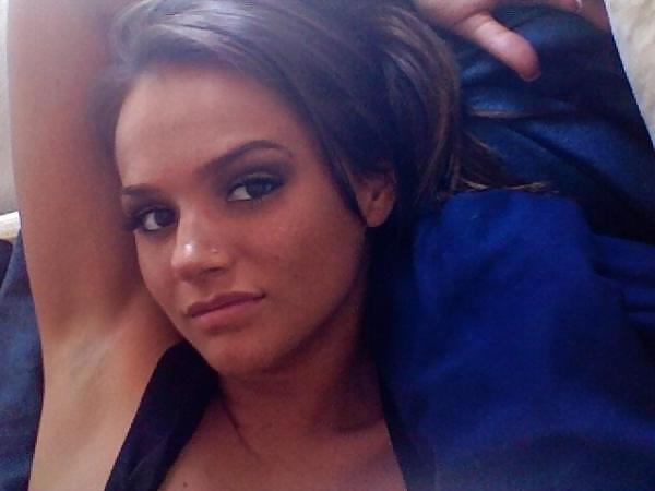 25P Nicole non nude