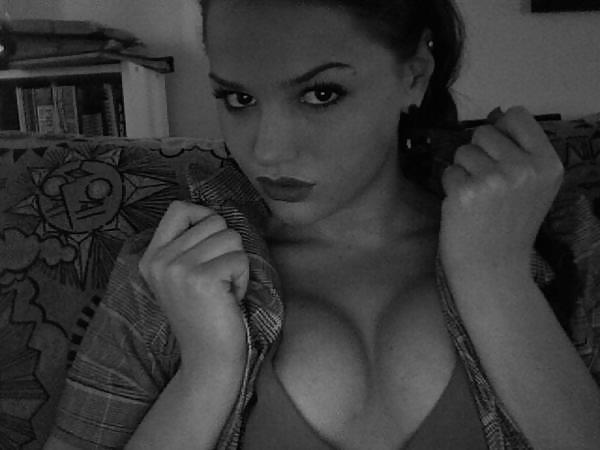 25P Nicole non nude