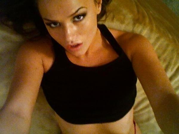 25P Nicole non nude