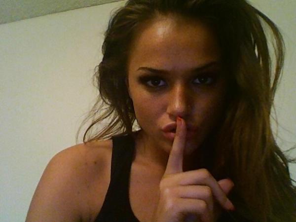 25P Nicole non nude