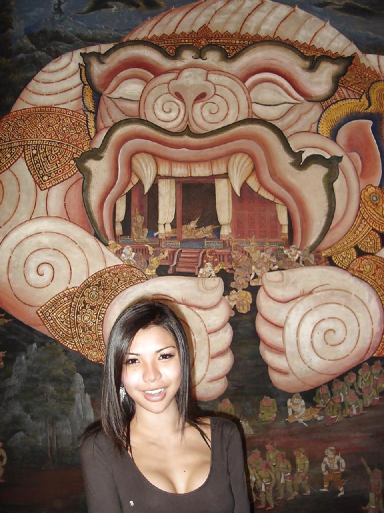 25P Bangkok Ladyboy Eye
