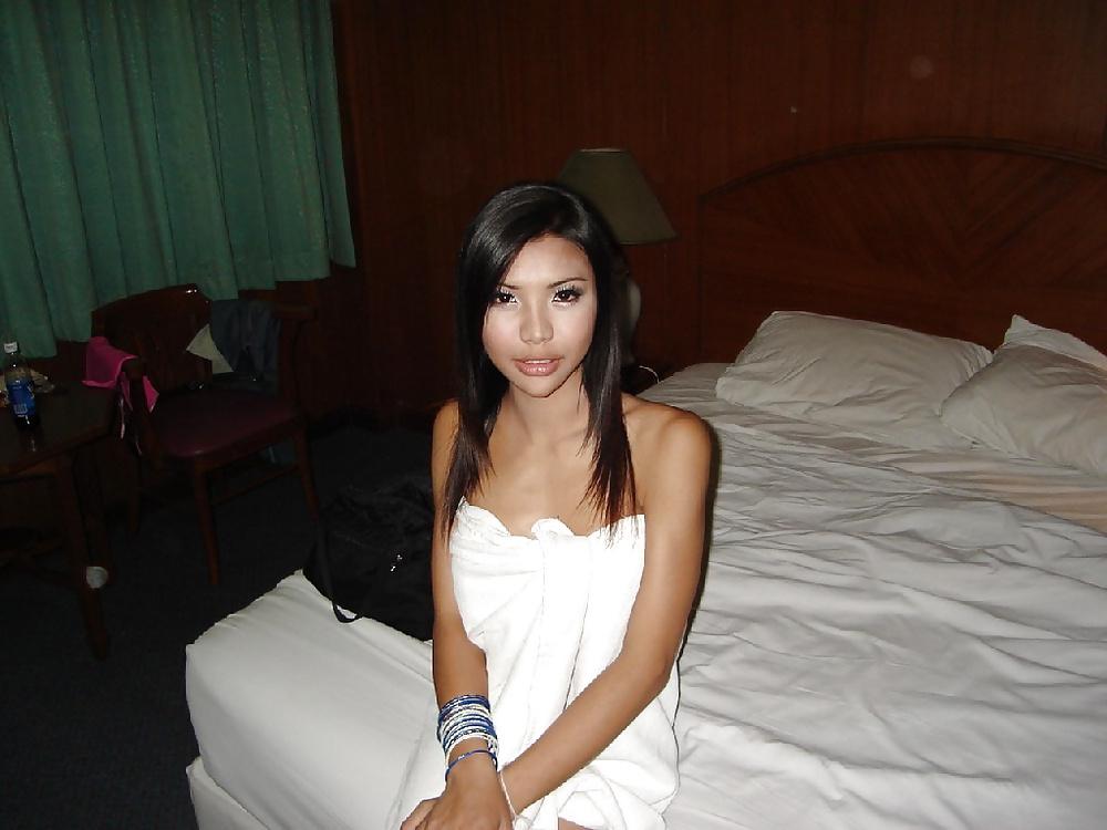 25P Bangkok Ladyboy Eye