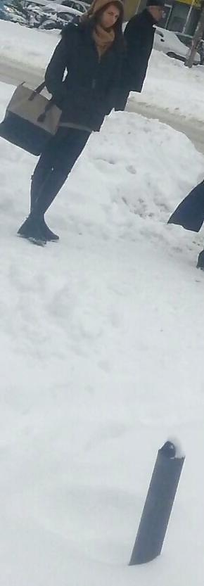14P Snow girls romanian
