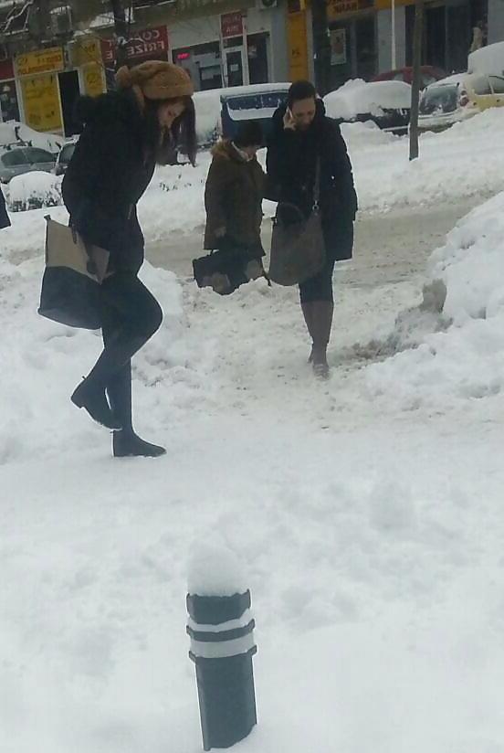 14P Snow girls romanian
