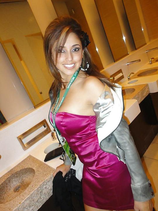25P Sexy Clombian Lady with friends(non-nude)