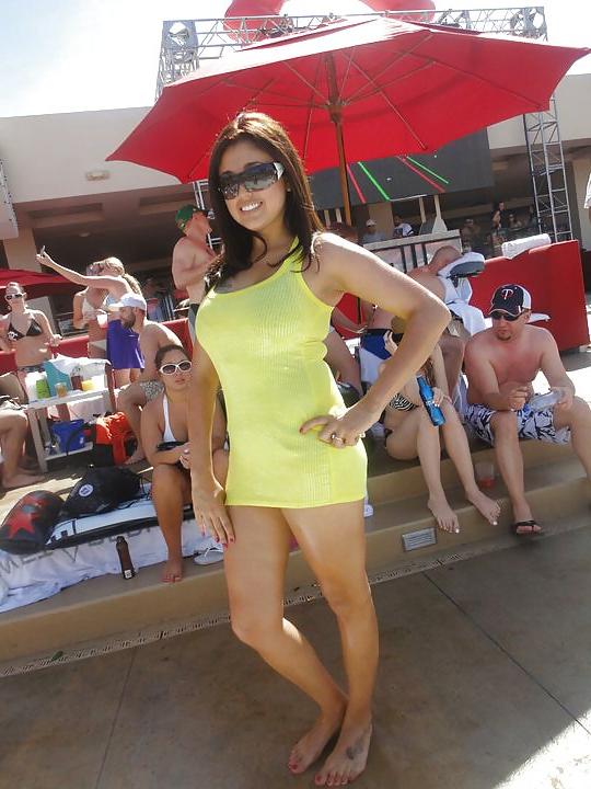 25P Sexy Clombian Lady with friends(non-nude)