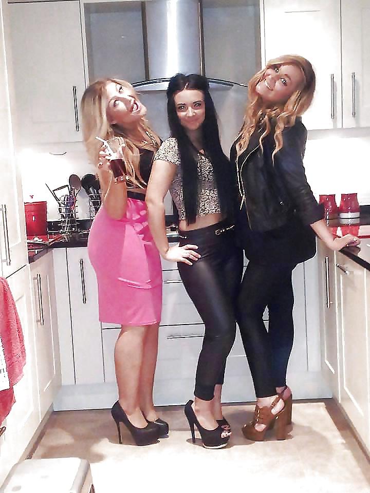 25P Sexy girls in leggings