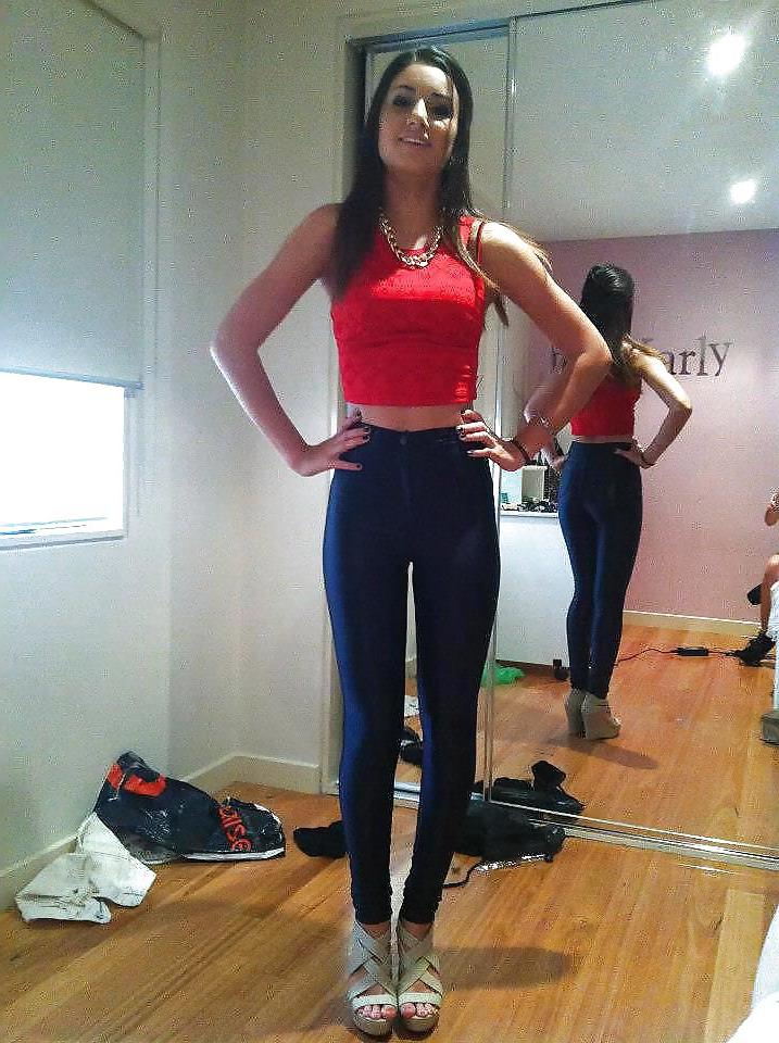 25P Sexy girls in leggings