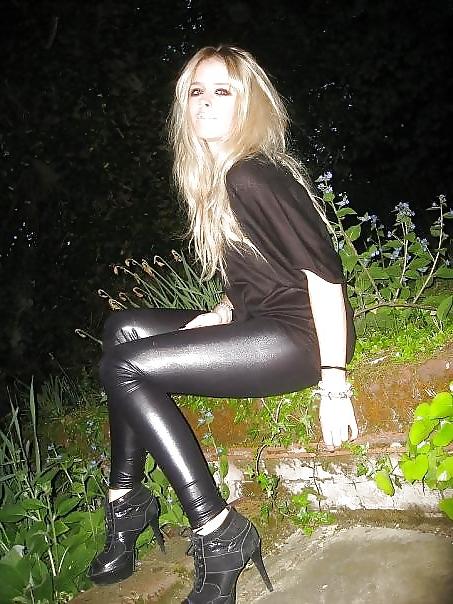 25P Sexy girls in leggings