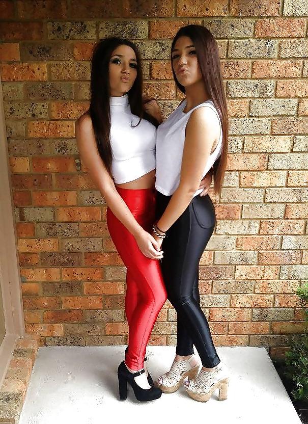 25P Sexy girls in leggings