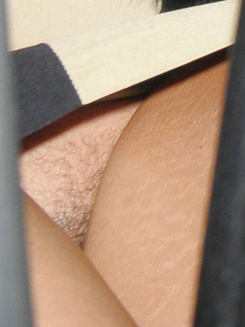 8P Frankie Essex Hairy Pantyless Upskirt Photos