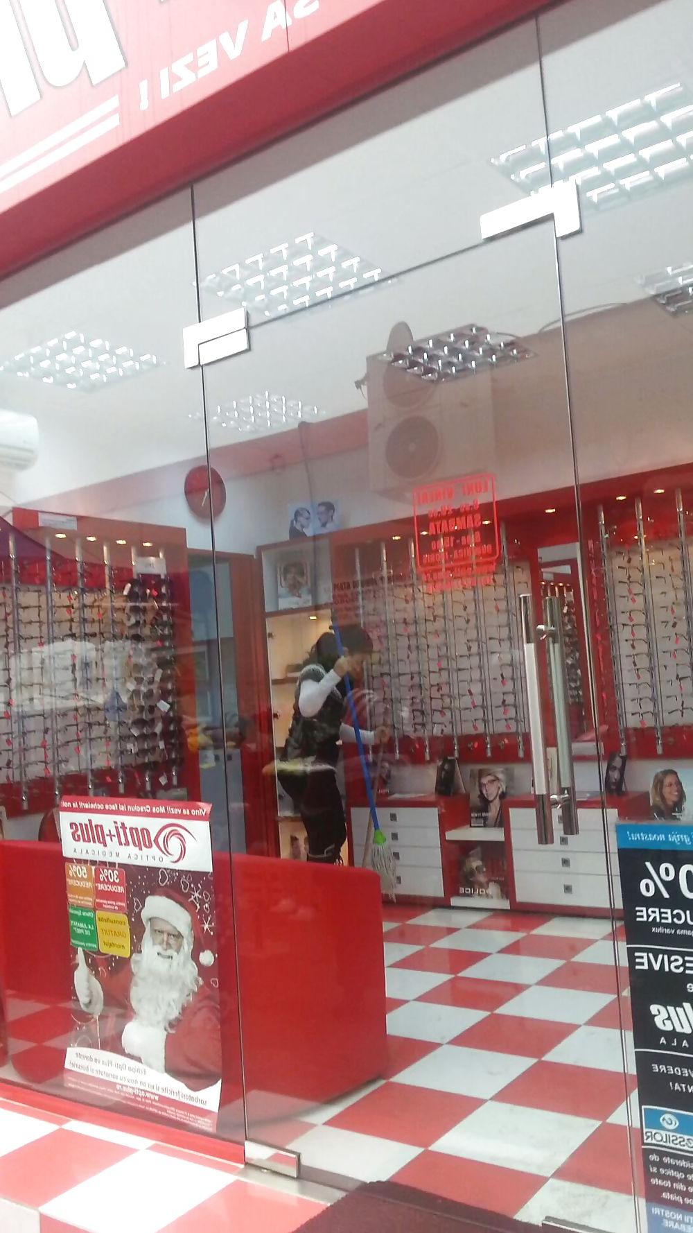 25P Spy shop and mall romanian