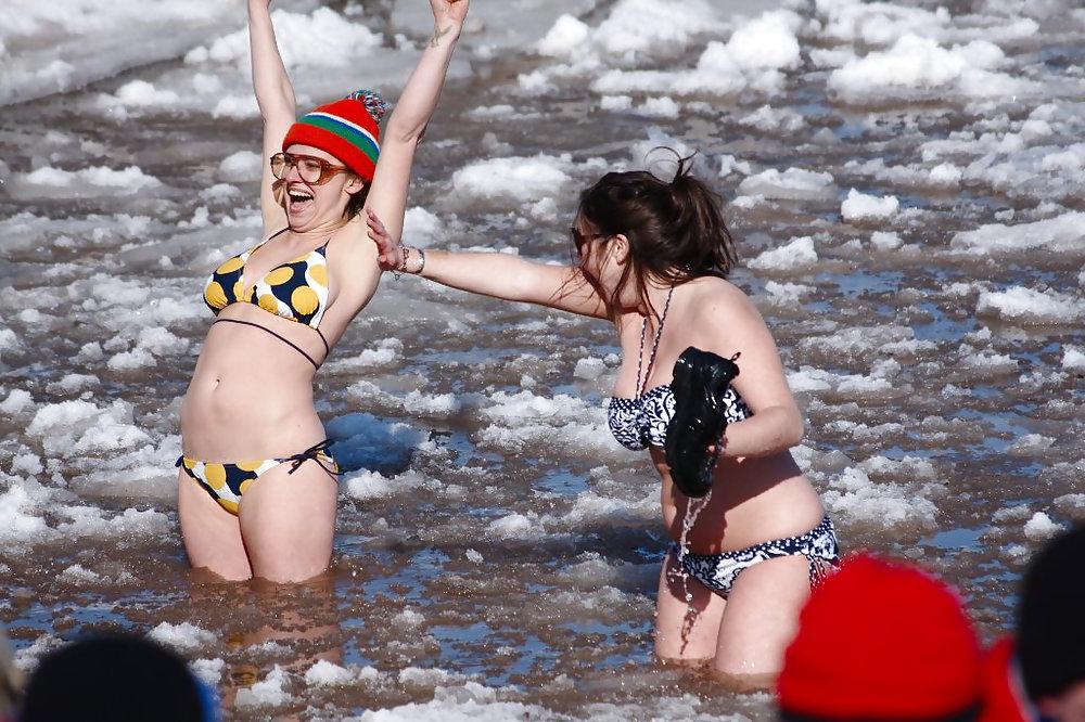 25P NON-NUDE girls around the water 5