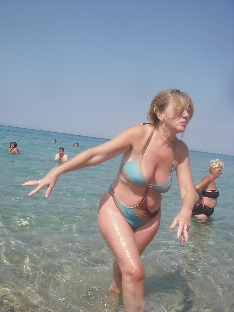 25P NON-NUDE girls around the water 5