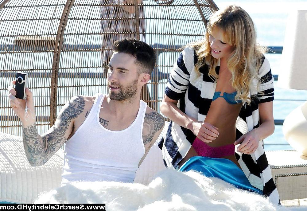 21P Anne Vyalitsyna Revealing Some Nipples
