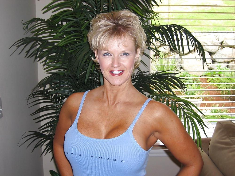 25P Fantastic Mature! (Non Nude)