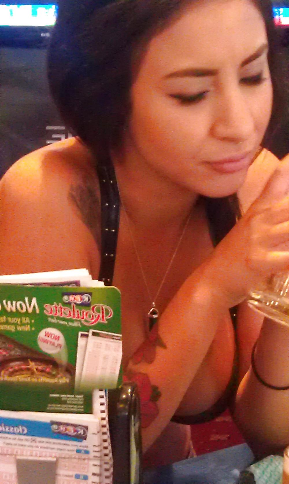 10P WAITRESS
