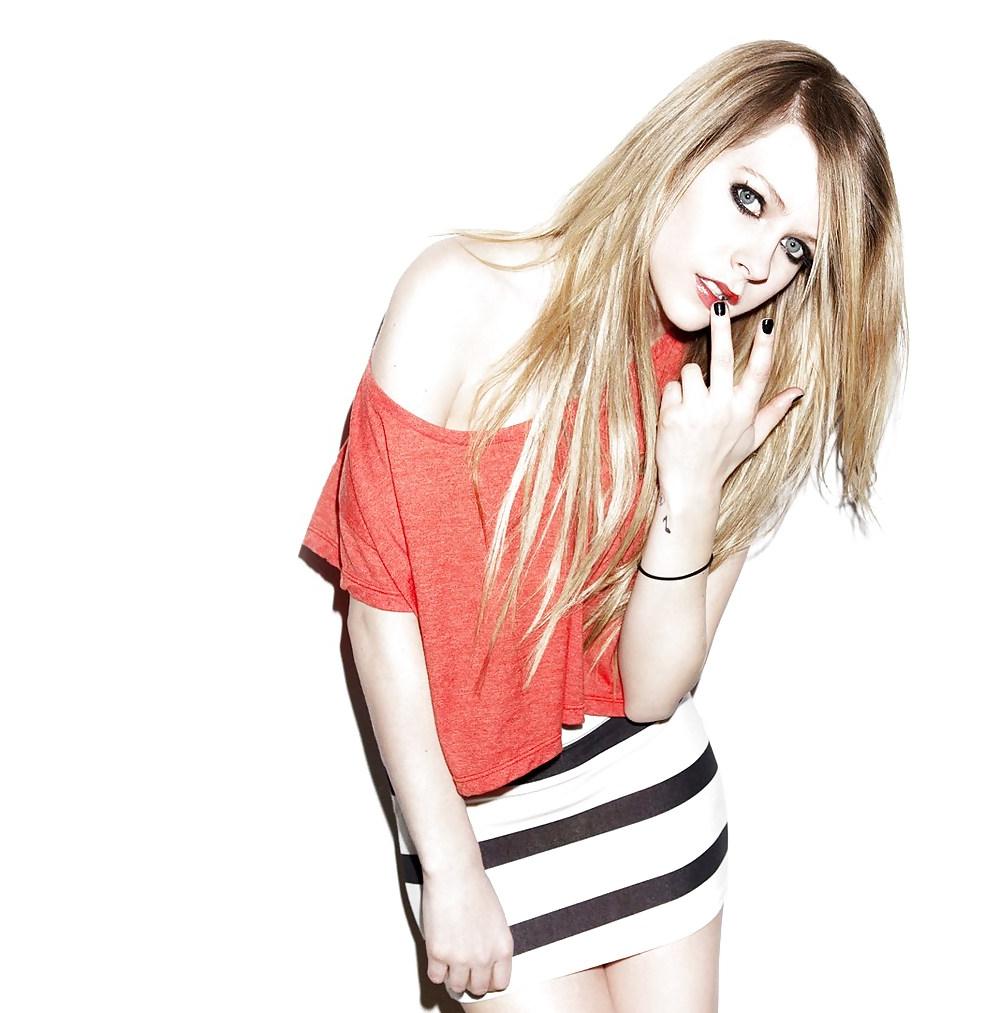 25P Avril Lavigne vs. Hilary duff