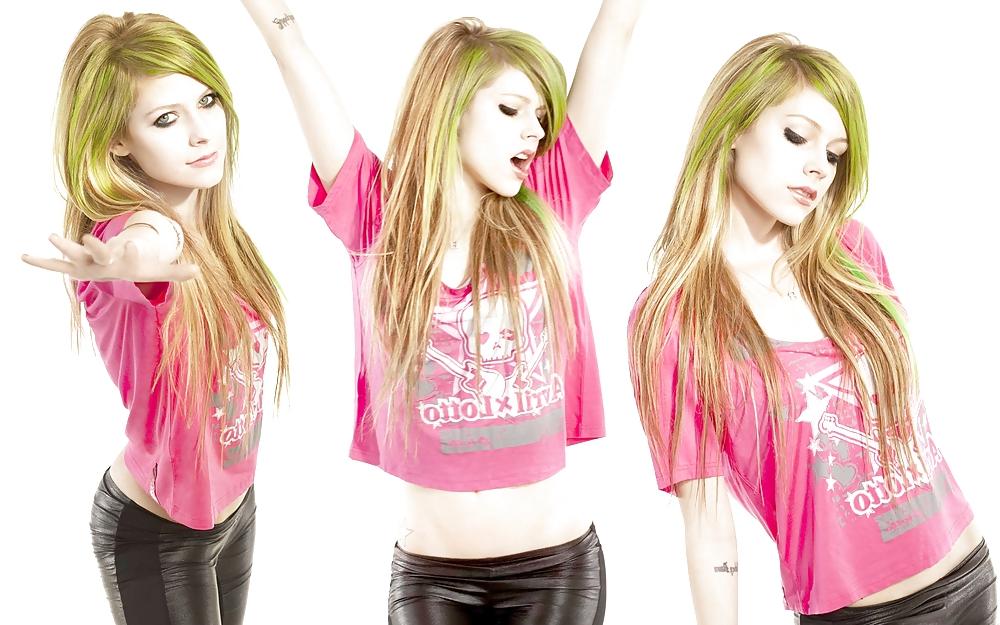 25P Avril Lavigne vs. Hilary duff