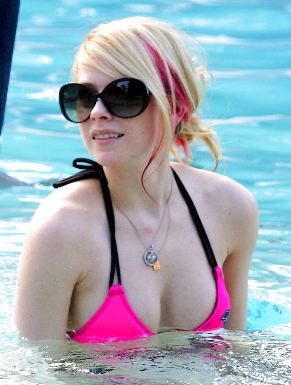 25P Avril Lavigne vs. Hilary duff