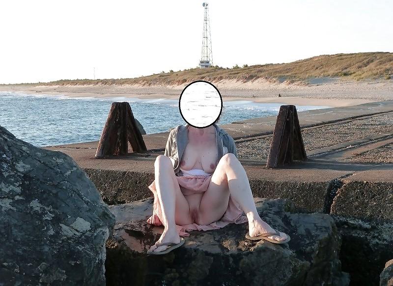7P On vacation and forgot her panties