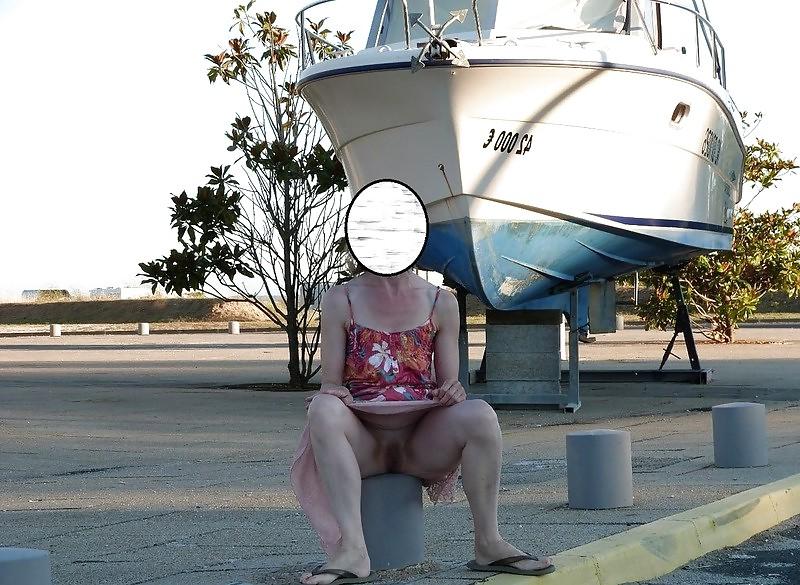 7P On vacation and forgot her panties