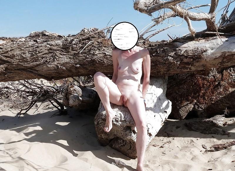 7P On vacation and forgot her panties