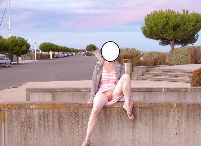 7P On vacation and forgot her panties