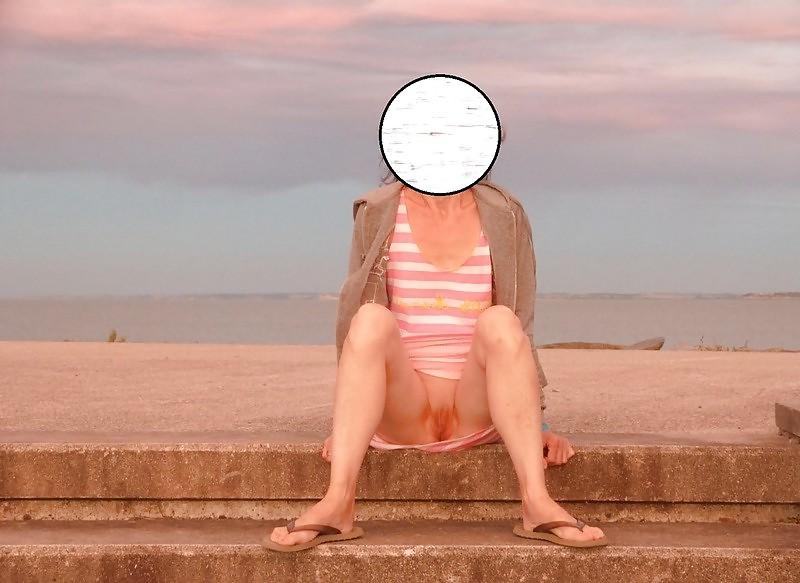 7P On vacation and forgot her panties